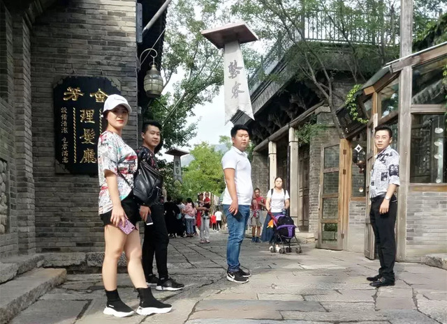 乾港集團商務(wù)部?jì)?yōu)秀經(jīng)理人旅游活動(dòng) 乾港集團商務(wù)部?jì)?yōu)秀經(jīng)理人旅游活動(dòng)